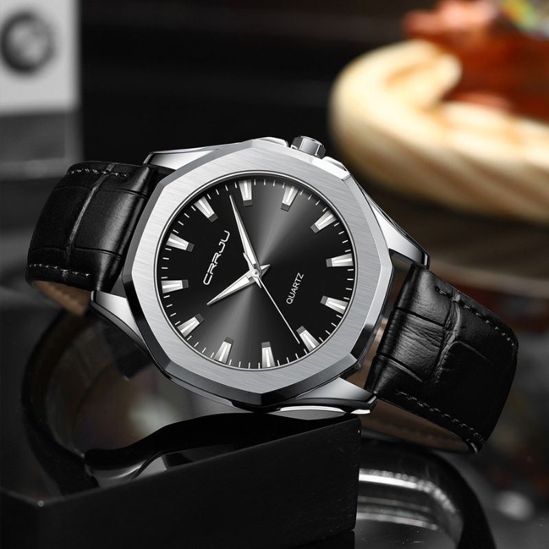 Quartz Watch in a Minimalist Casual Style