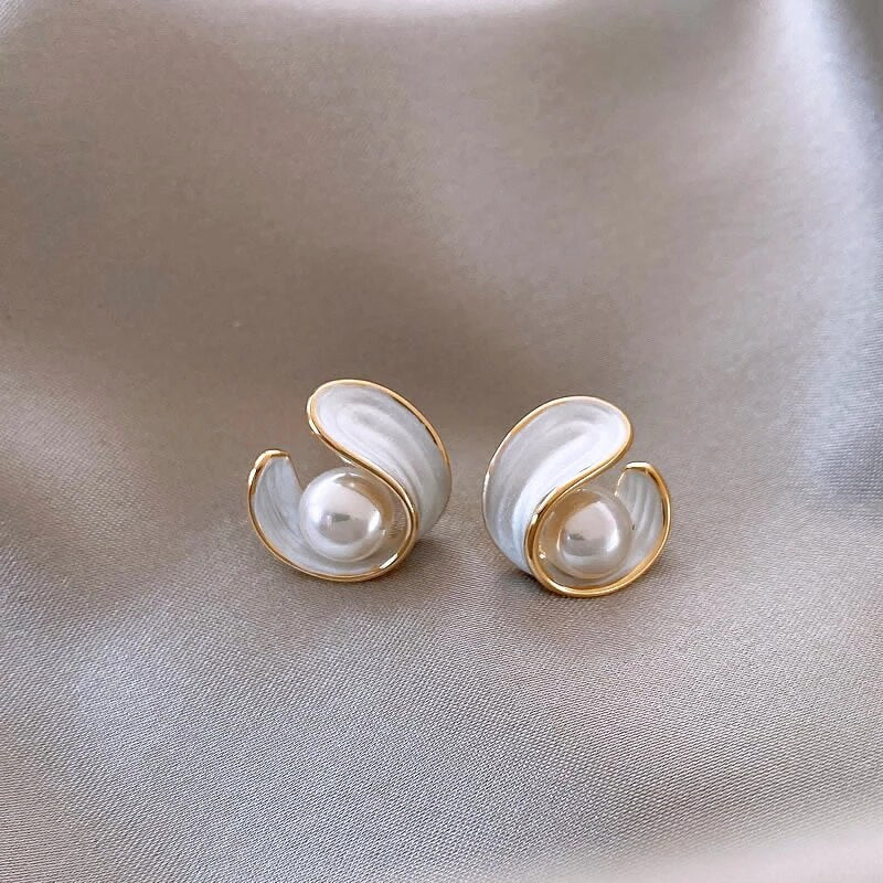 Exclusive White Earrings with Opal and Elegant Gold Pearls