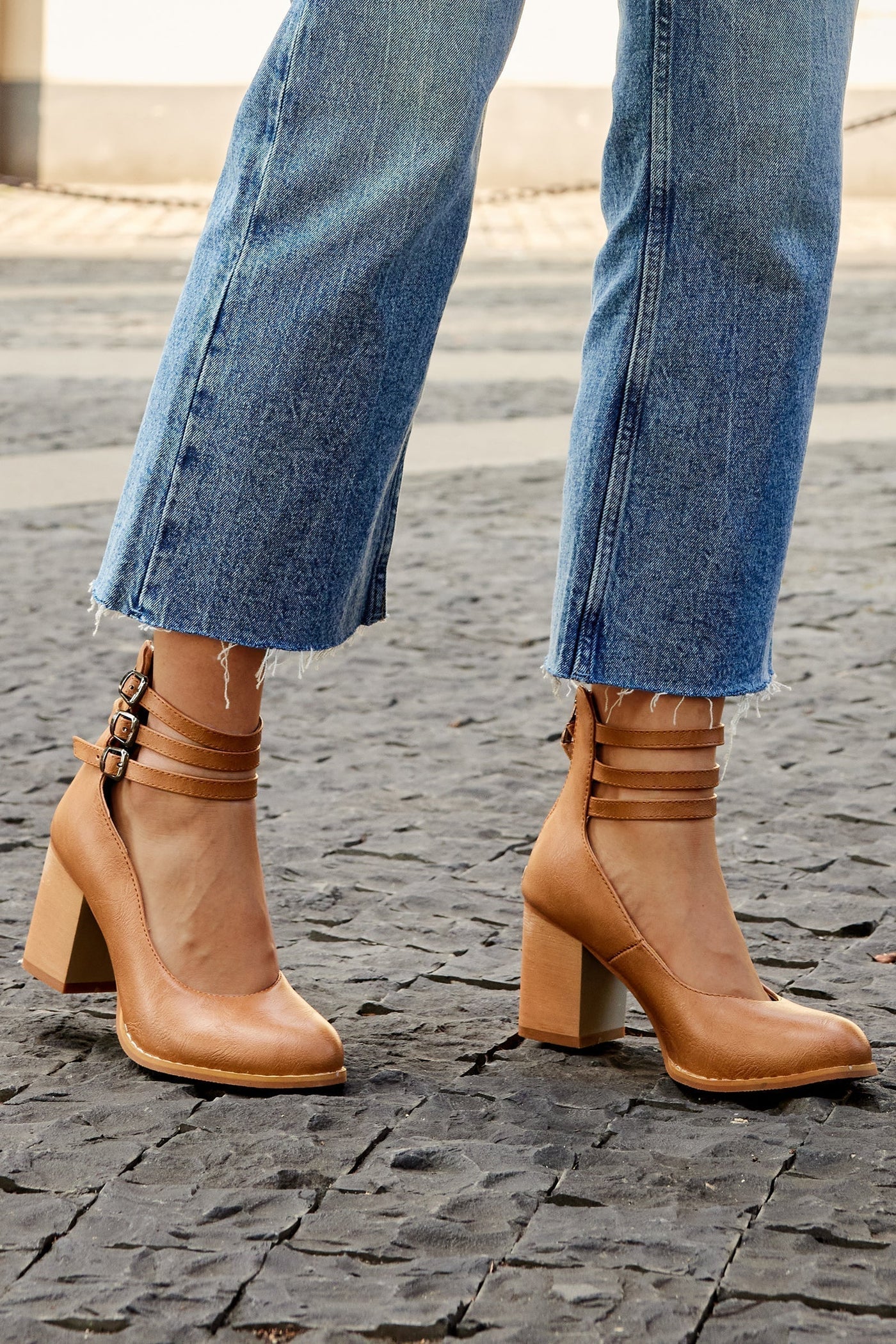 Caa™ – Sleek Sandals with Ankle Strap and Block Heel