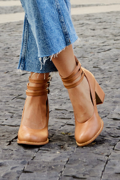 Caa™ – Sleek Sandals with Ankle Strap and Block Heel