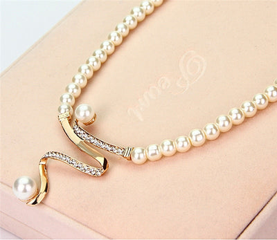 Elegant Necklace and Earrings Set with Natural Pearls – For an Exceptional Style