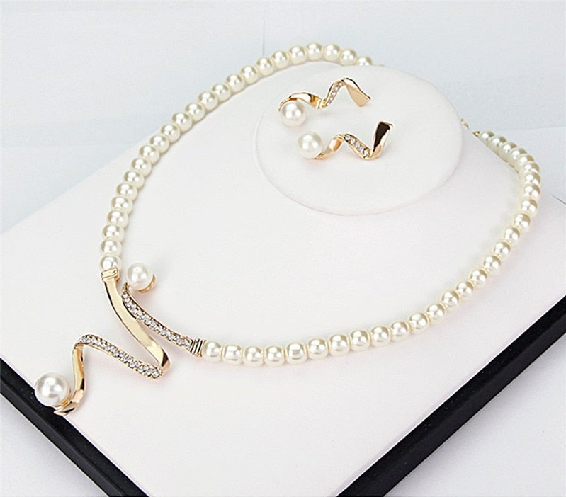 Elegant Necklace and Earrings Set with Natural Pearls – For an Exceptional Style
