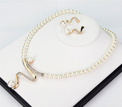 Elegant Necklace and Earrings Set with Natural Pearls – For an Exceptional Style