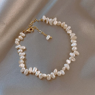 Elegant Céline Pearl Bracelet – Add a Touch of Luxury to Your Style