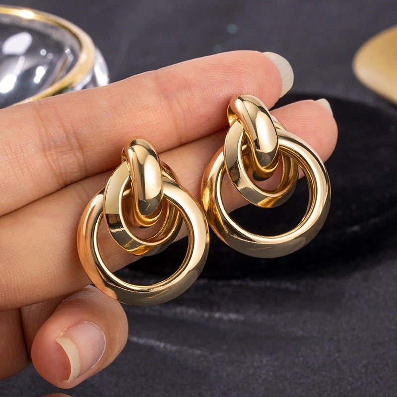 Exclusive Gold Earrings with Luxurious Design