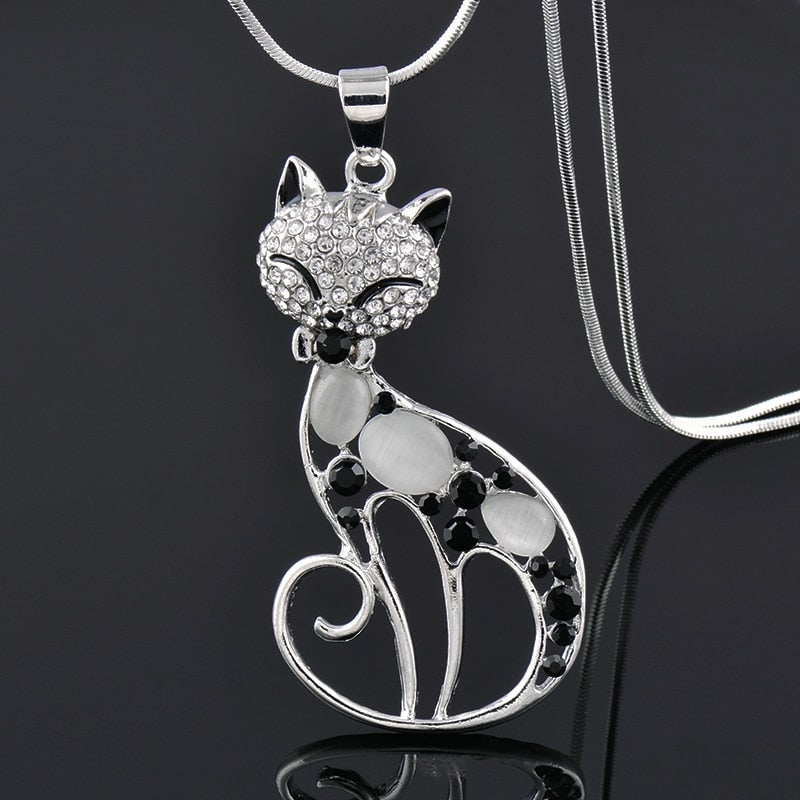 Elegant Chat d’Amour Necklace in Silver with Sparkling Zirconia