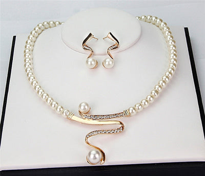 Elegant Necklace and Earrings Set with Natural Pearls – For an Exceptional Style