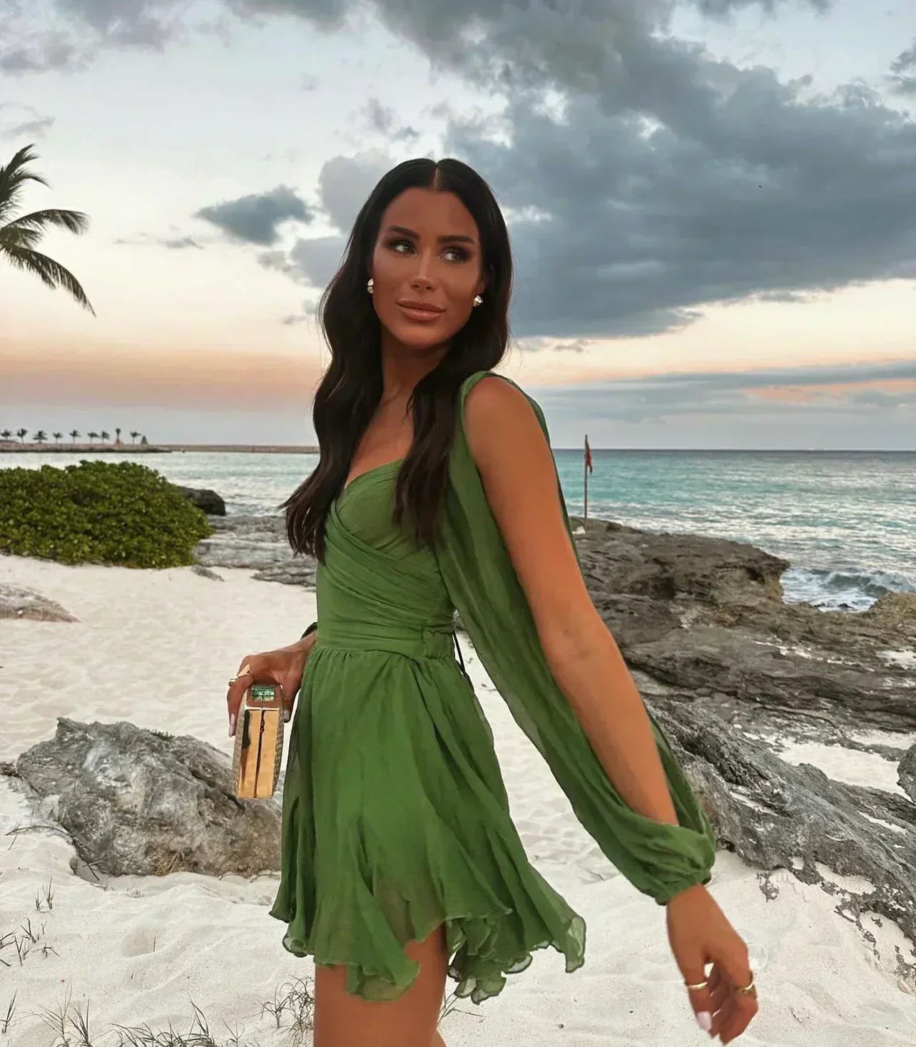 Layla – Playful Mini Dress with Balloon Sleeves