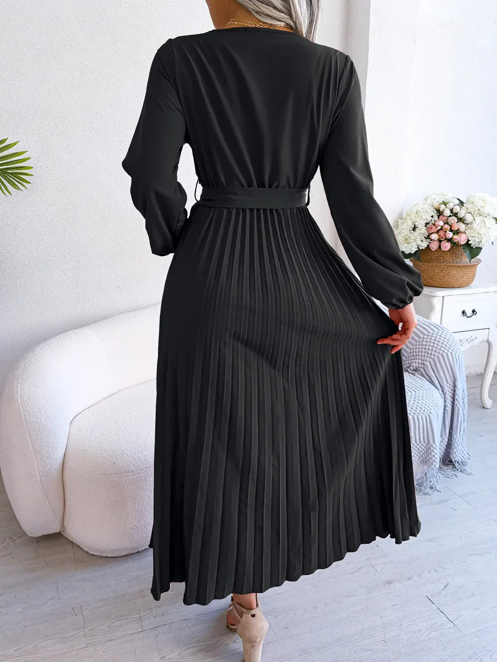 Mercedes - Elegant Long Sleeve Pleated Maxi Dress