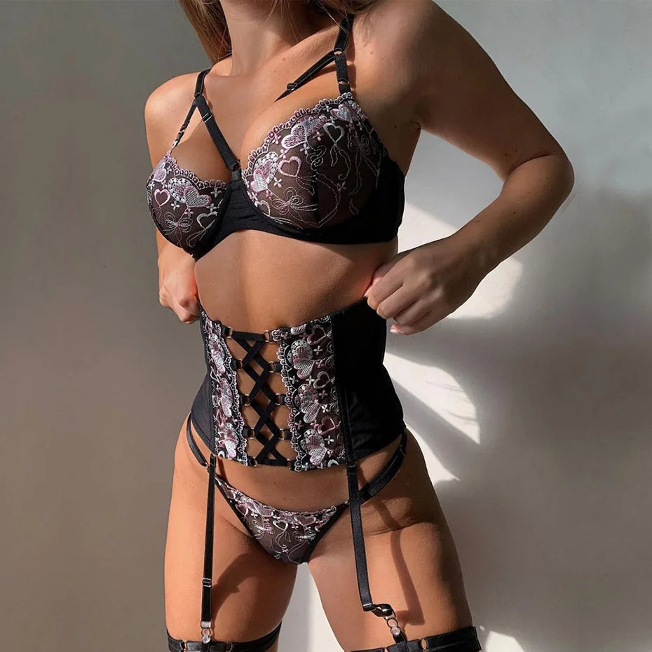 Layla - 3-Piece French Lingerie Set