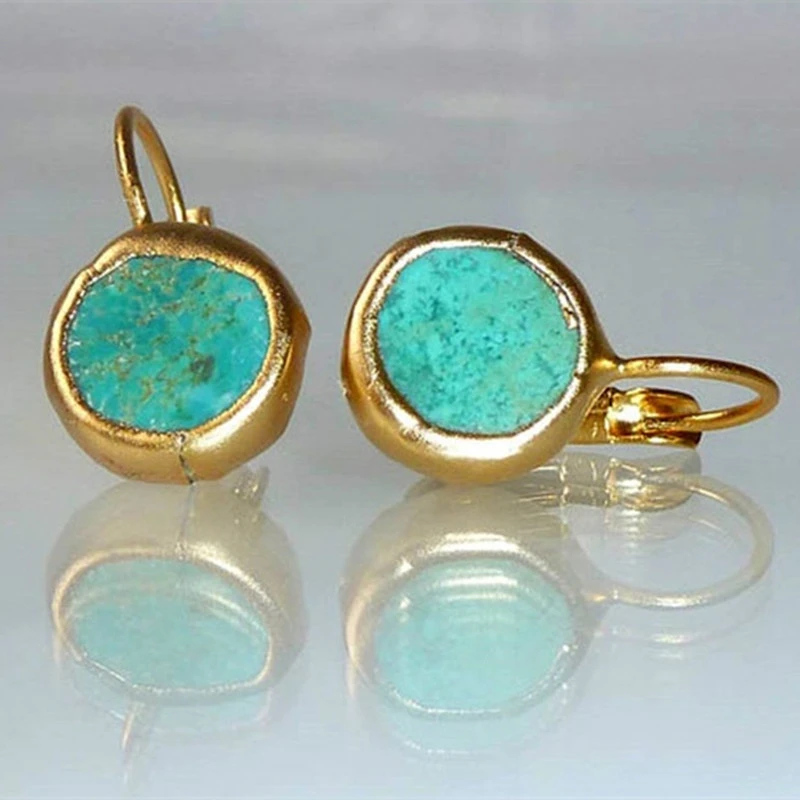 Elegant Gold Earrings with an Exceptional Turquoise