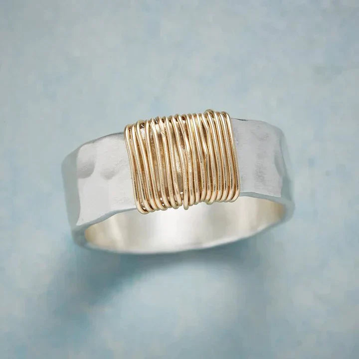 Elegant Vintage Ring with Gold and Silver Threads – For a Timeless Style