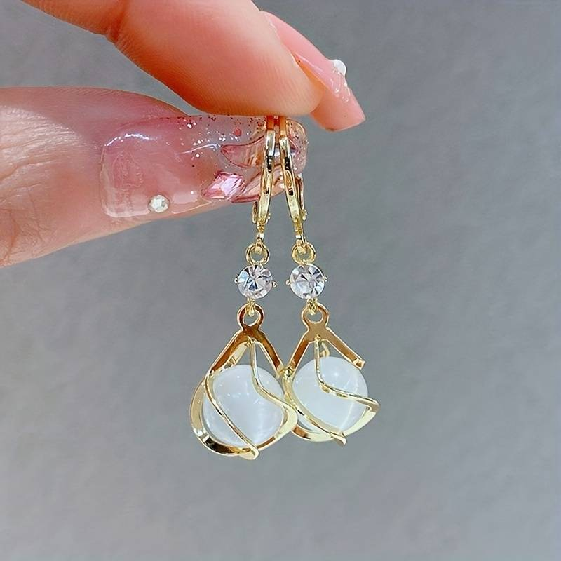 Elegant Vintage Gold Earrings with a Beautiful White Opal