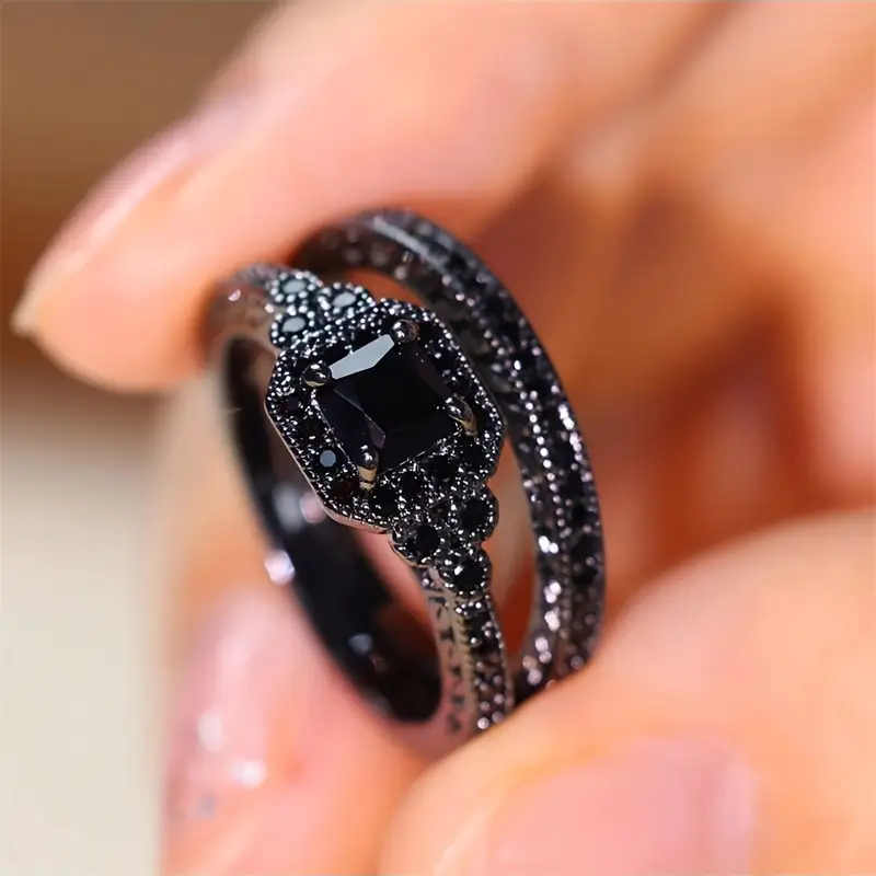 Elegant Set of Vintage Rings in Black
