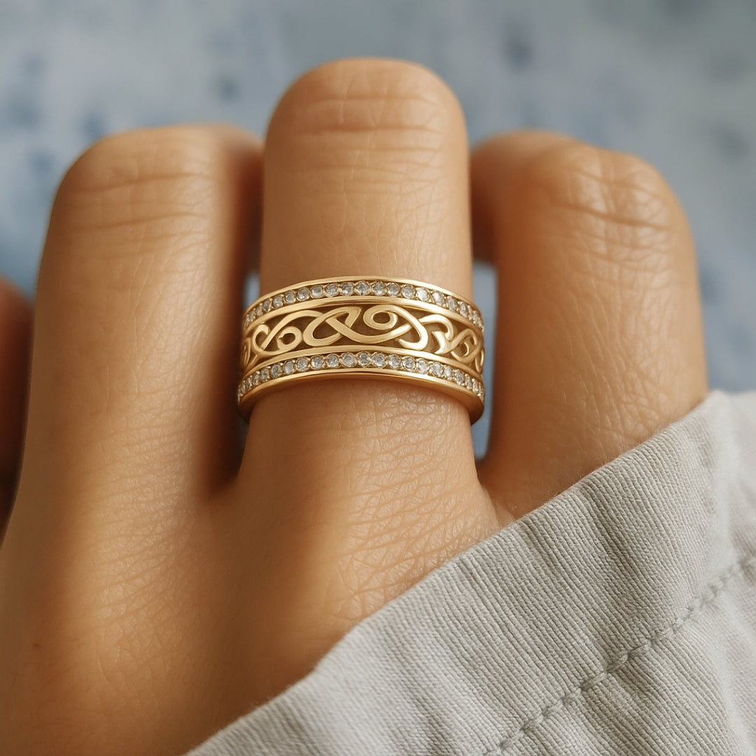 Elegant Golden Ring Hohloha Hellera – Luxury Accessory for All Occasions